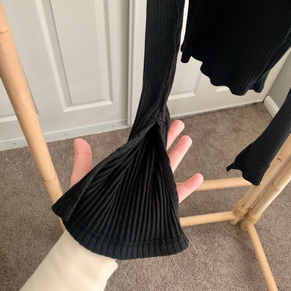 UO silence+noise BLACK Ribbed Off The Shoulder Top - Picture 4 of 5